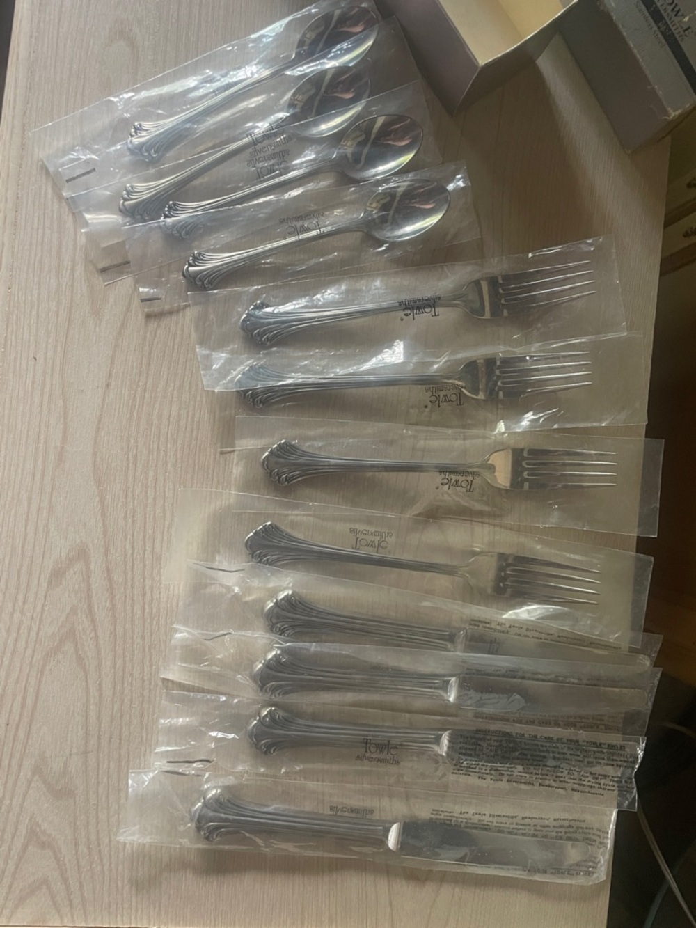 Stainless Steel Silver Flatware Set - 12-Piece Forks, Knives & Spoons